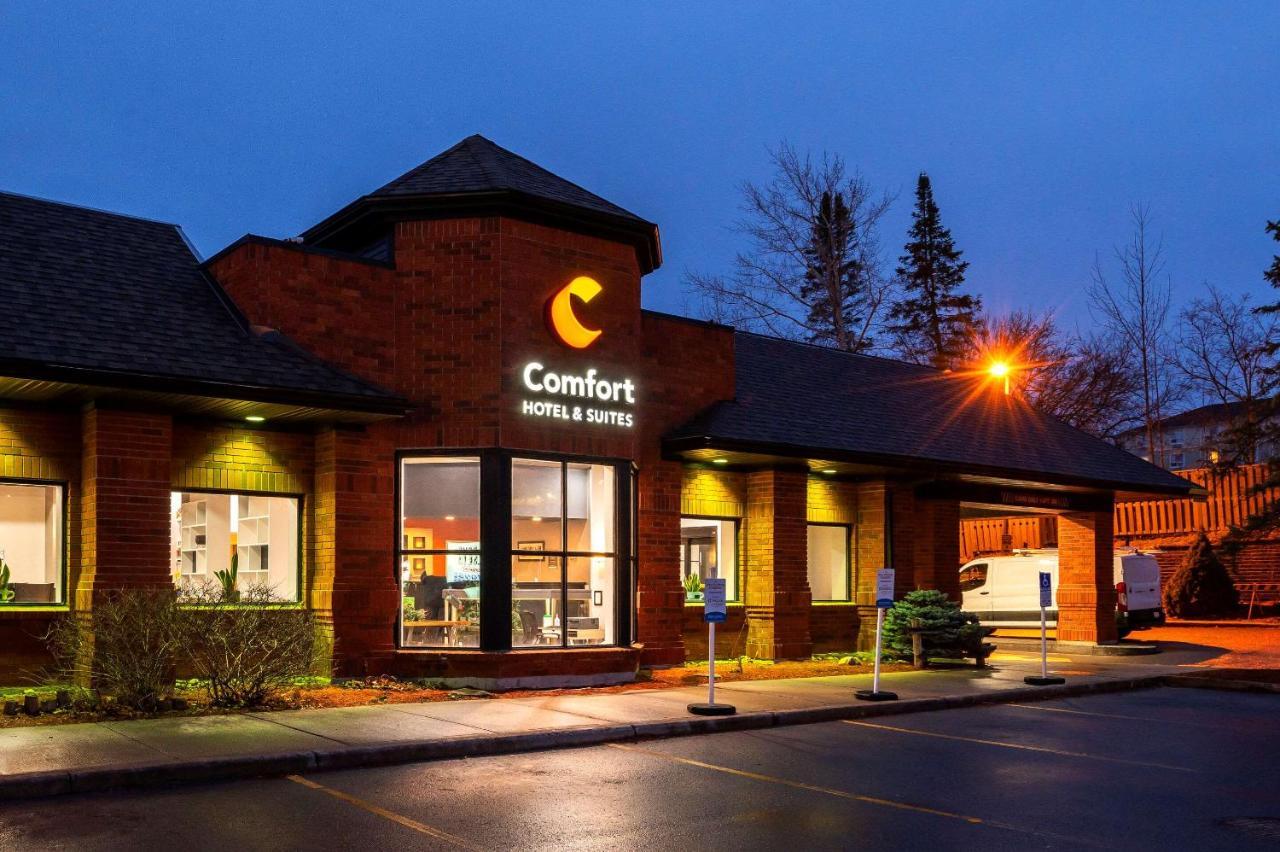 Comfort Hotel & Suites Peterborough Exterior photo